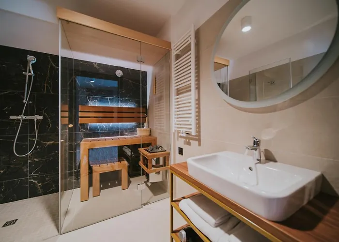 Five Seasons アパートホテル 4*