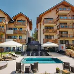 Five Seasons Hotel apartamentowy 4*