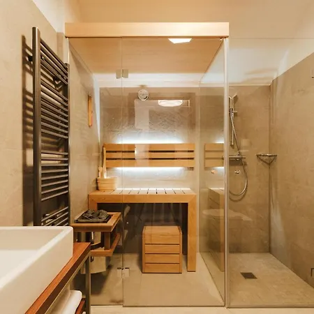 Lejlighedshotel Five Seasons 4*