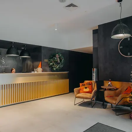 Five Seasons Aparthotel