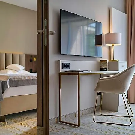 Five Seasons Apart Otel 4*