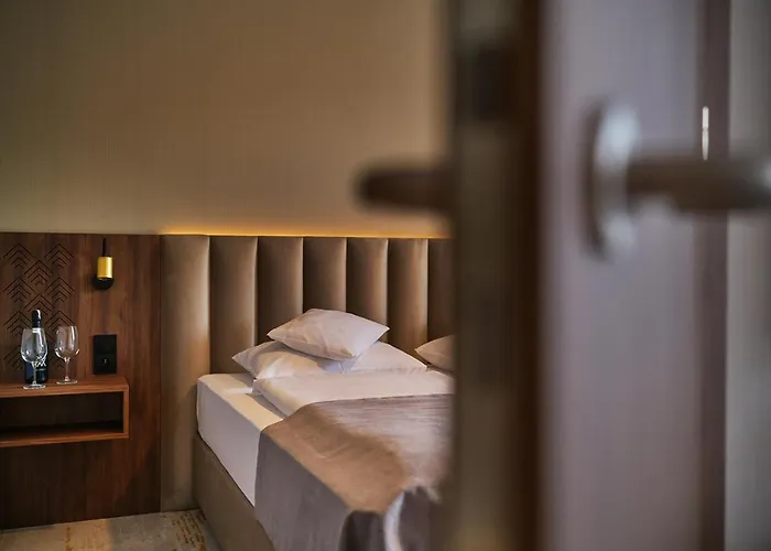 Five Seasons Aparthotel 4*