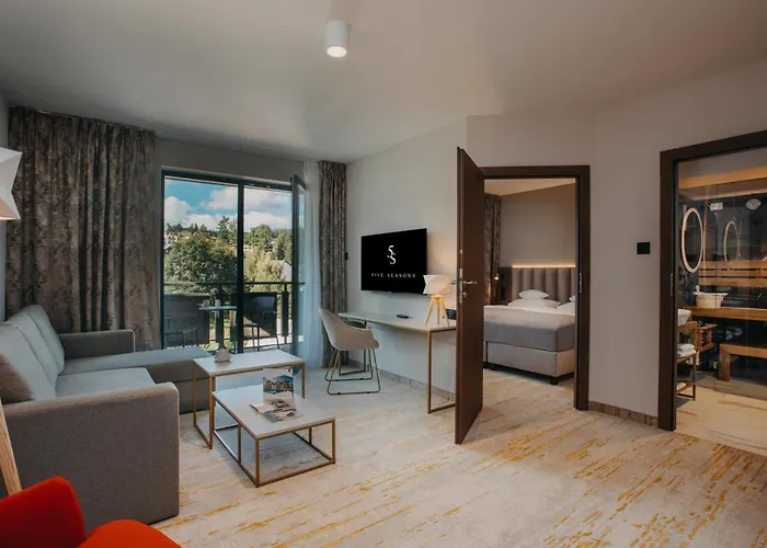 Five Seasons Aparthotel