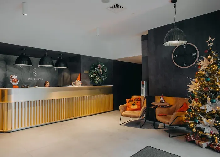 Five Seasons Aparthotel